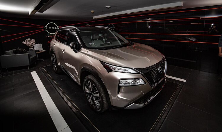 La familia Ortíz Girón es la orgullosa propietaria de la Nissan XTrail e-POWER número 10,000 vendida con esta tecnología.