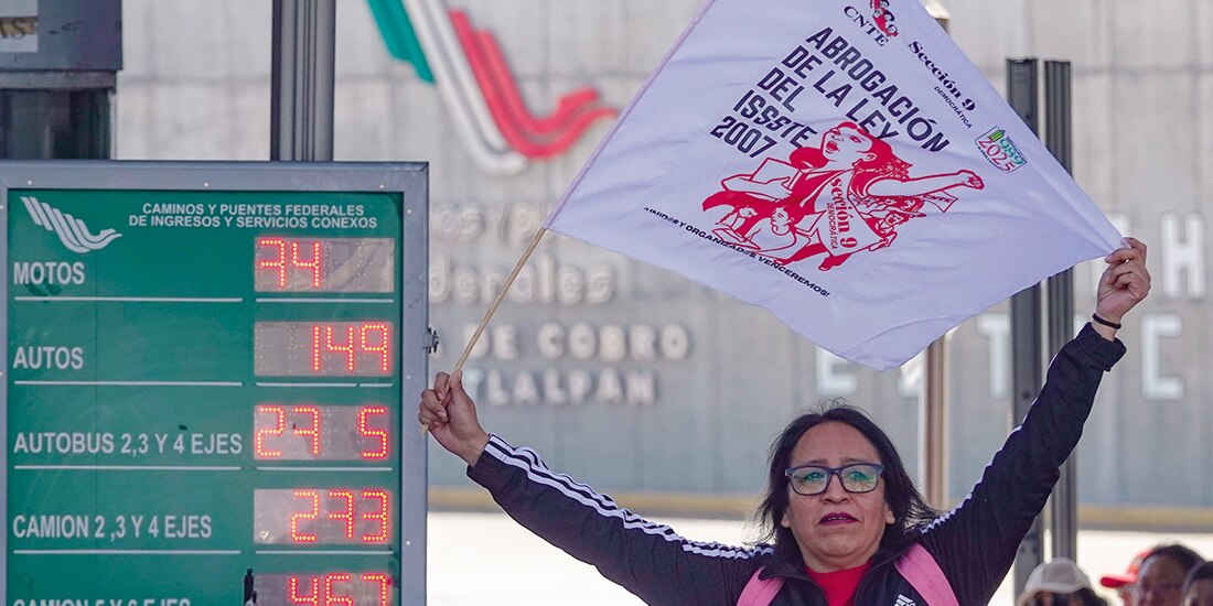 La CNTE tomó la caseta México-Cuernavaca y dio paso libre, el 14 de noviembre.