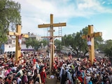 Viacrucis en calles de la alcaldía Iztapalapa.