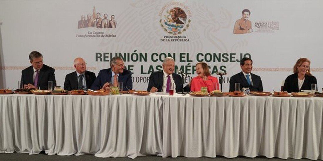 "Cenamos en Palacio Nacional con empresarios estadounidenses del Consejo de las Américas", informó el Presidente AMLO.
