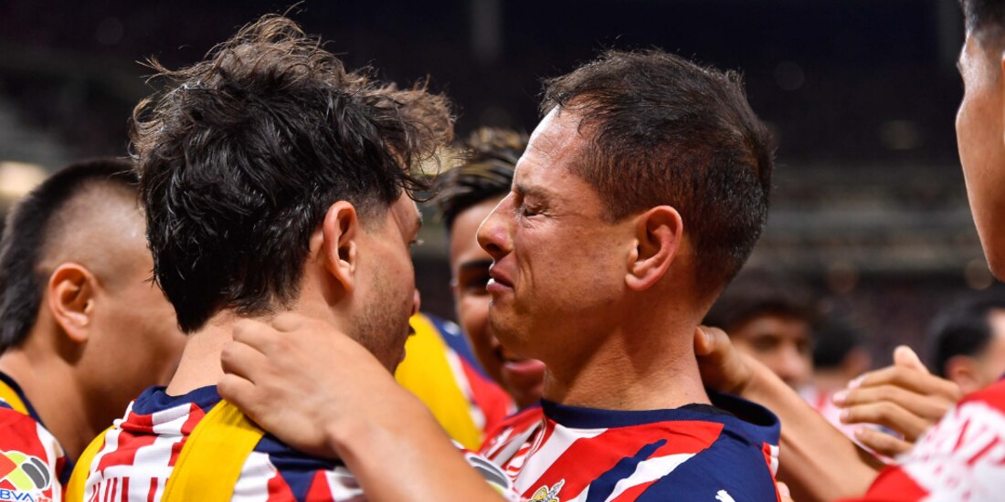 Chicharito Hernández llora tras festejar su anotación.