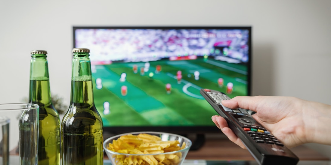 Cofepris alerta por venta de bebidas alcohólicas adulteradas previo al partido México vs Ecuador.
