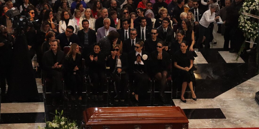 El emotivo discurso de Alejandra Guzmán en el homenaje de su mamá Silvia Pinal Bellas Artes: ‘gracias por ser eterna’