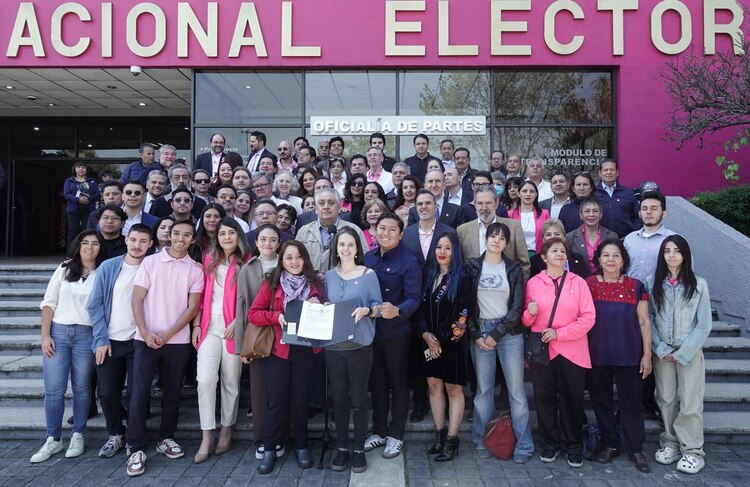 Somos México realizaron la solicitud formal para constituirse como partido político.