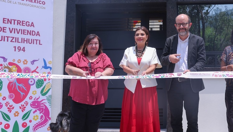 La Jefa de Gobierno Clara Brugada Molina encabezó el protocolo oficial de adjudicación de llaves para las familias de escasos recursos de la zona.