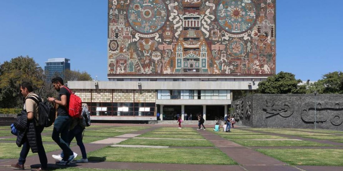 Ministra de la SCJN presenta pruebas ante Comité de la UNAM.