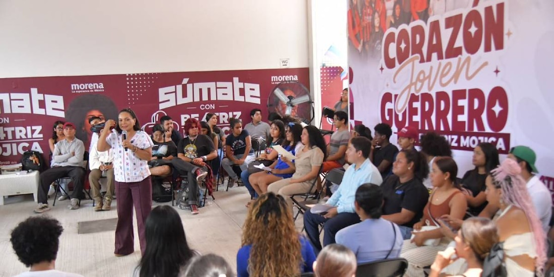 Beatriz Mojica Morga encabezó el foro con las juventudes locales.