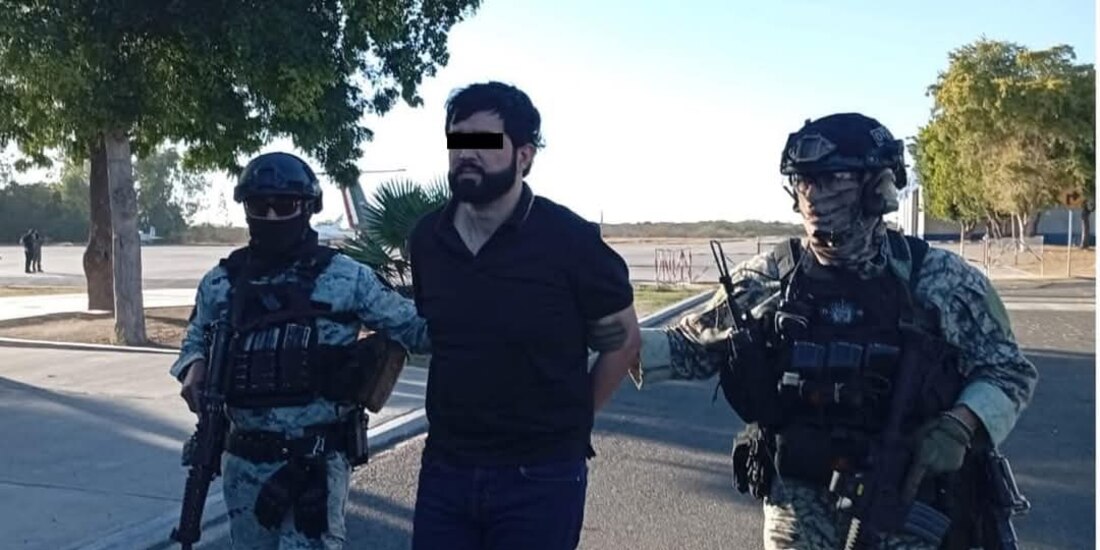 Juan Carlos El Chavo Félix, al momento de su detención por fuerzas federales y estatales en el poblado de Quilá del municipio de Culiacán, el sábado.