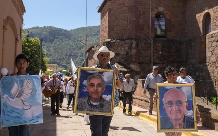 Javier Campos y Joaquín Mora fueron asesinados en Cerocahui, una localidad de la Sierra Tarahumara.