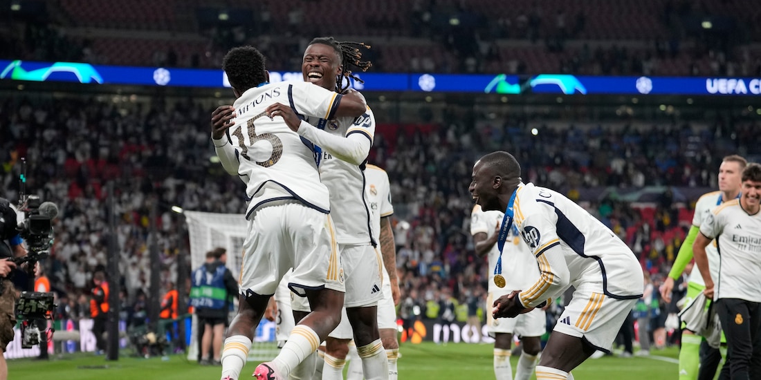 Jugadores del Real Madrid celebran un gol en la final de la Champions League 2024 contra el Borussia Dortmund.