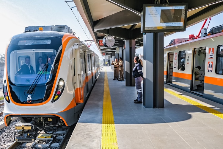 El nuevo sistema de transporte público, con 21 kilómetros de trazo y ocho estaciones, busca transformar la movilidad en el Área Metropolitana de Guadalajara.