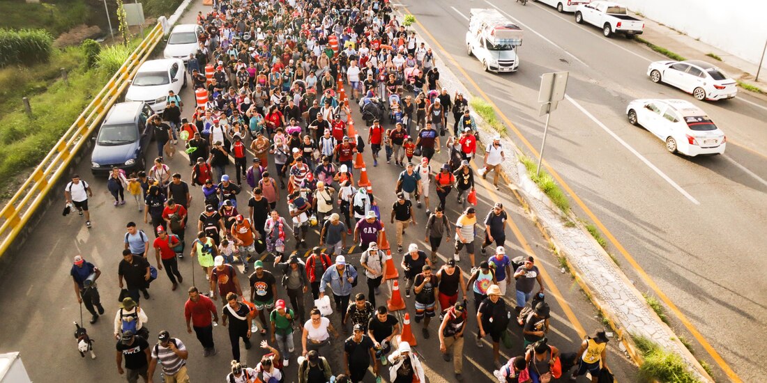Miles de indocumentados, en su salida de Tapachula rumbo a la frontera norte, el 23 de julio.