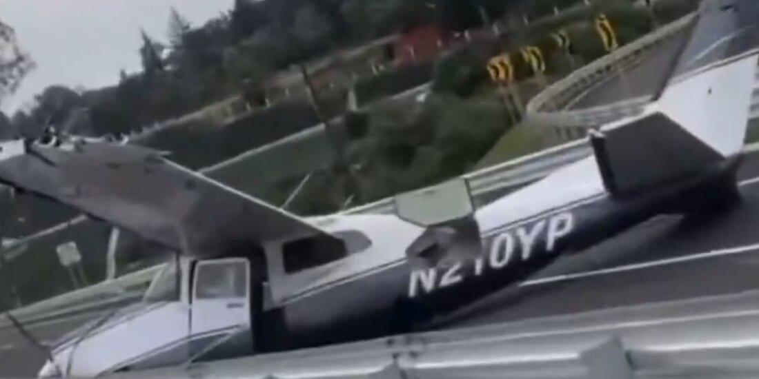 Avioneta aterriza de emergencia sobre autopista de Hidalgo.