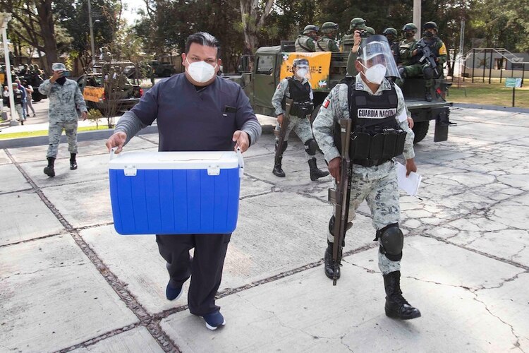 Tlaxcala fue uno de los primeros estados en recibir las dosis, ayer.