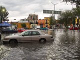 MORELIA, MICHOACÁN. 09JUNIO2020. Varias colonias se vieron afectadas por la intensa lluvia que cayó en la capital michoacana. Elementos de protección civil de Morelia, recorrieron las zonas inundadas. Las colonias: Prados Verdes, Tres Puentes y Primo Tapia, fueron las más afectadas.
FOTO: JUAN JOSÉ ESTRADA SERAFÍN/CUARTOSCURO.COM