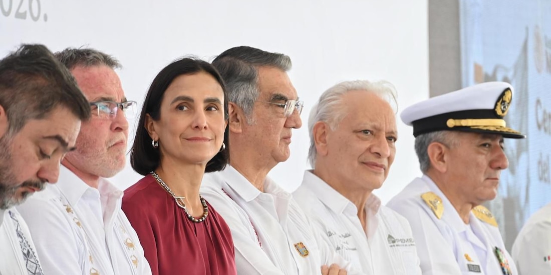 Al centro de la imagen, la Secretaria de Energía.