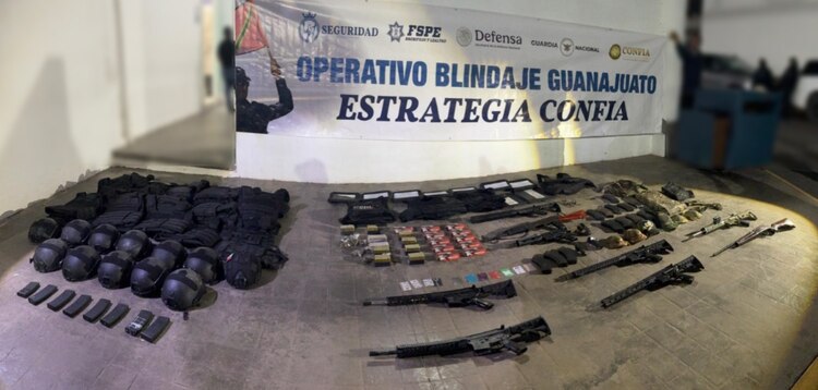 Armamento, cartuchos y equipo asegurado como parte de la estrategia CONFIA.