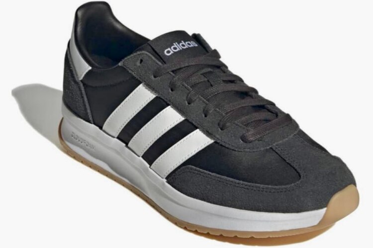 Estos serían los tenis que, denuncia la familia de Miguel, fueron robados.