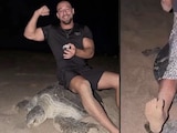 Vadym Oleynik se sentó en una tortuga gigante y la maltrató