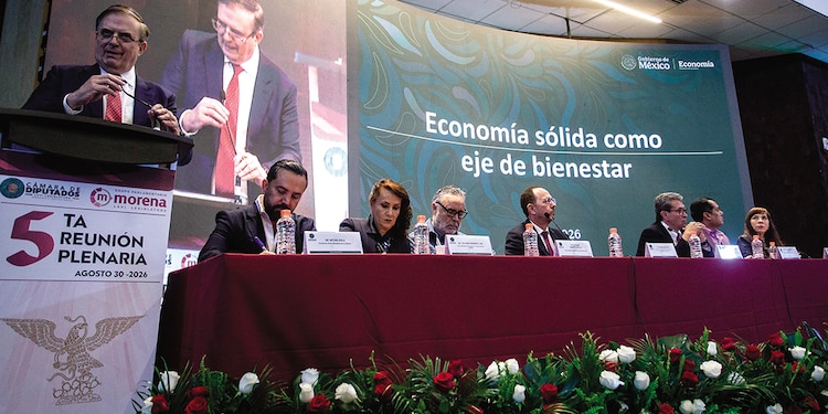 Reunión plenaria de Morena en la Cámara de Senadores, ayer.