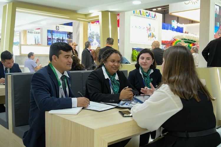 Tren Maya deslumbra en FITUR 2025.