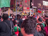 Mexicanos toman Times Square tras triunfo de la Selección Mexicana en el Mundial 2026.
