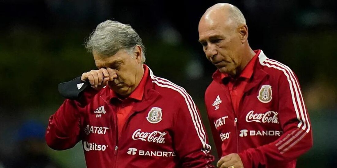 ‘Tata’ Martino responde con clase a las críticas de Chucky Lozano y Edson Álvarez (VIDEO)