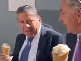 Así disfrutó Adán Augusto López de un helado en calles de Zacatecas (VIDEO)
