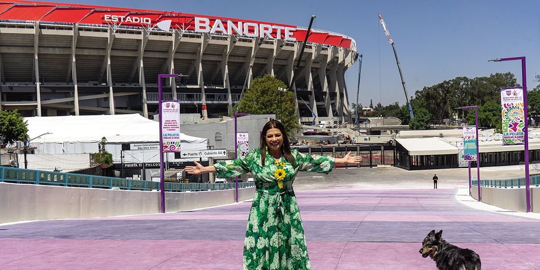 Clara Brugada e Iztli al inaugurar el puente de Huipulco, ayer.