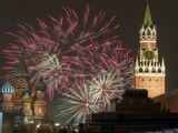 Rusia recibe Año Nuevo con fuegos artificiales.