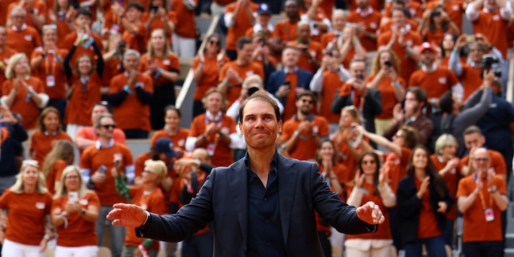 Rafael Nadal recibe un homenaje en Roland Garros