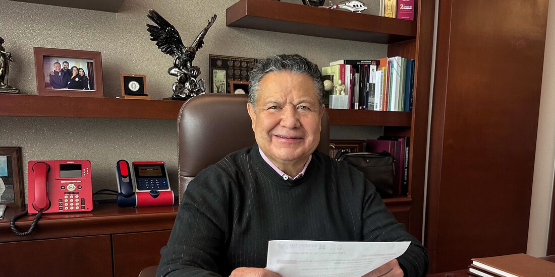 El gobernador de Hidalgo, Julio Menchaca