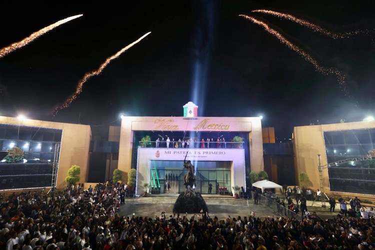 Plaza abarrotada en Chilpancingo, Guerrero.