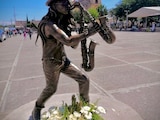 Develan estatua de "Sax" de Maldita Vecindad en San Luis Potosí