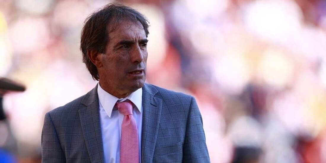 Pachuca anunció la salida de Guillermo Almada del equipo.