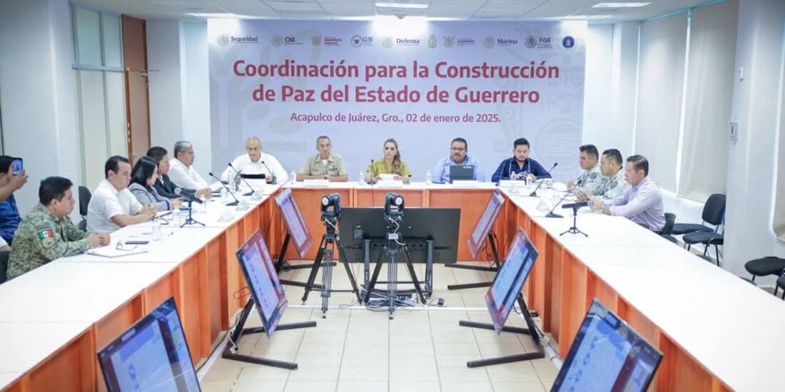 La Gobernadora de Guerrero al centro de la imagen.