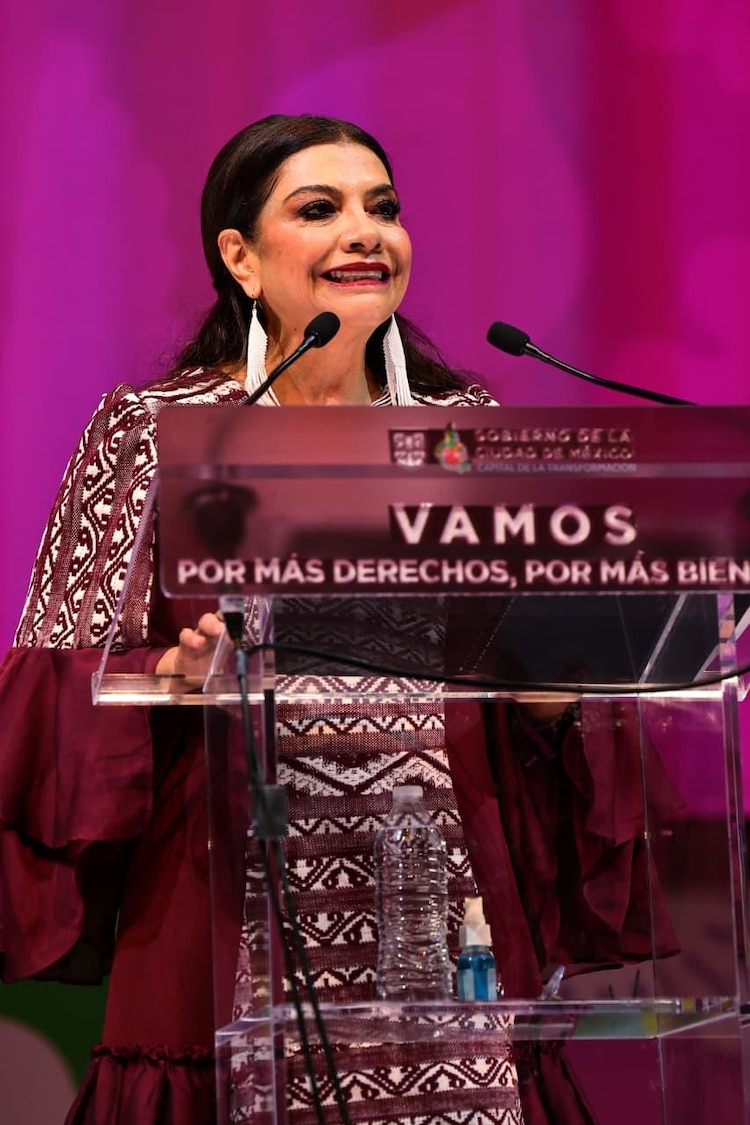 Clara Brugada encabeza el evento de rendición de cuentas por sus dos años de gobierno en el Auditorio Nacional.