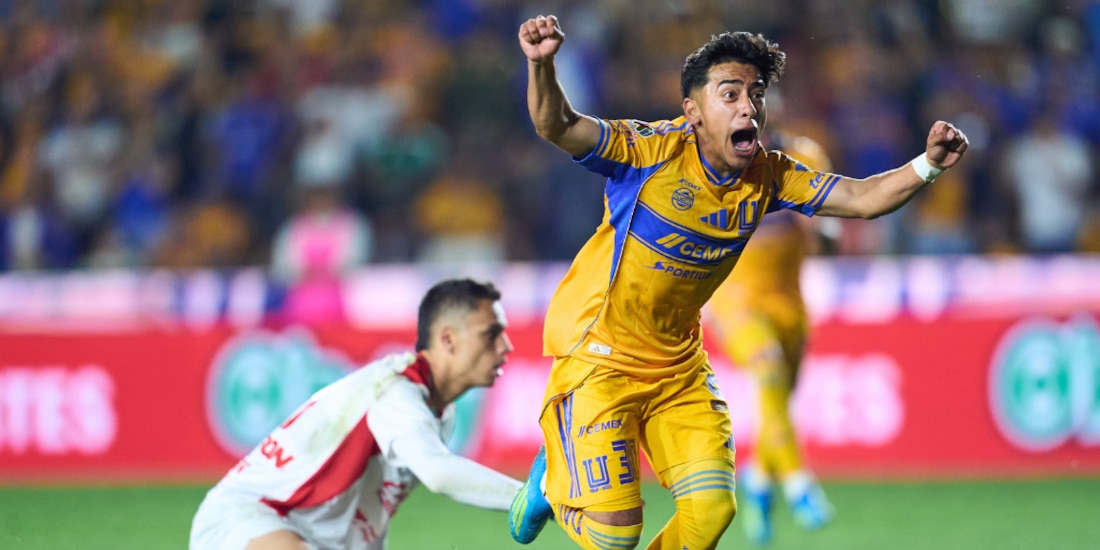 Diego Sánchez celebra su anotación ante Tigres.