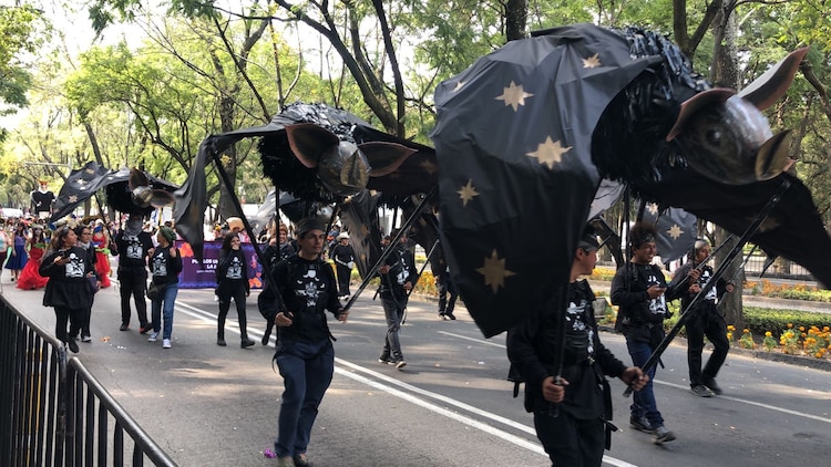 Tradición, color y memoria se entrelazan en el Desfile de Día de Muertos.
