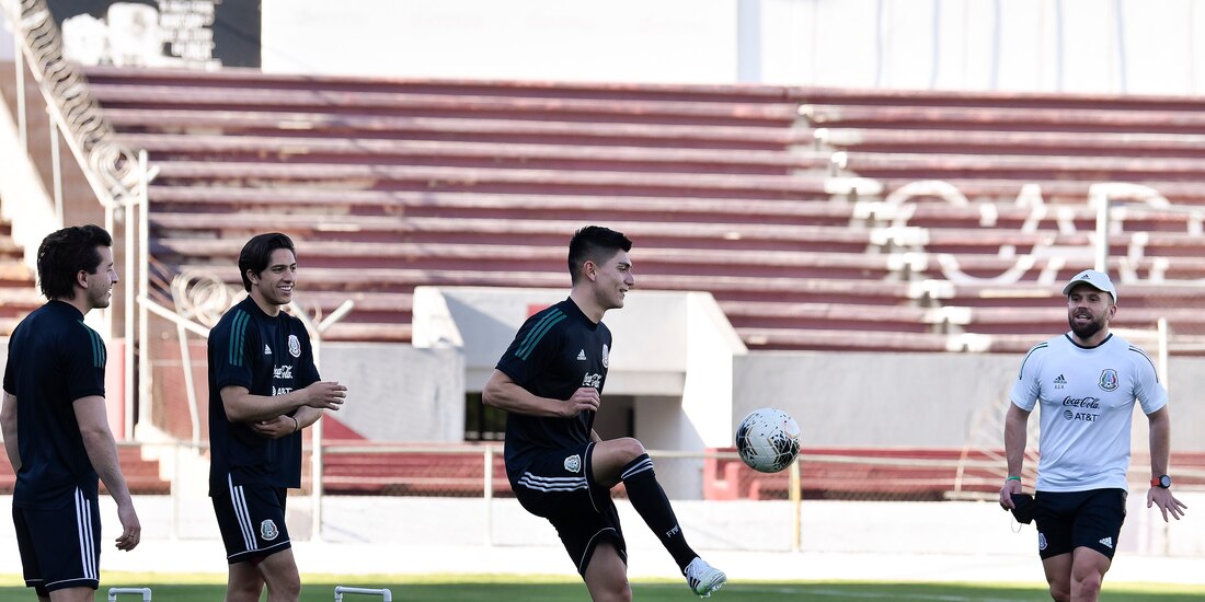 Jugadores del Tricolor Sub 23 durante un entrenamiento en Guadalajara, sede del Preolímpico rumbo a Tokio 2020.