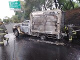 Se incendia camioneta en Insurgentes.