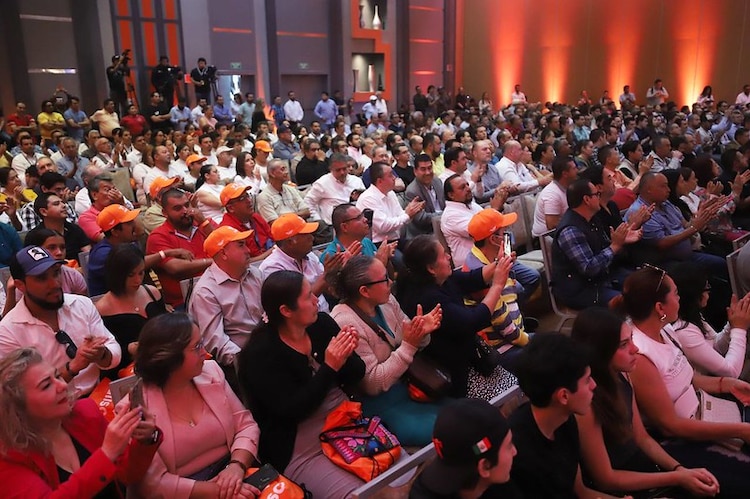 Pablo Lemus se reunió con líderes transportistas.