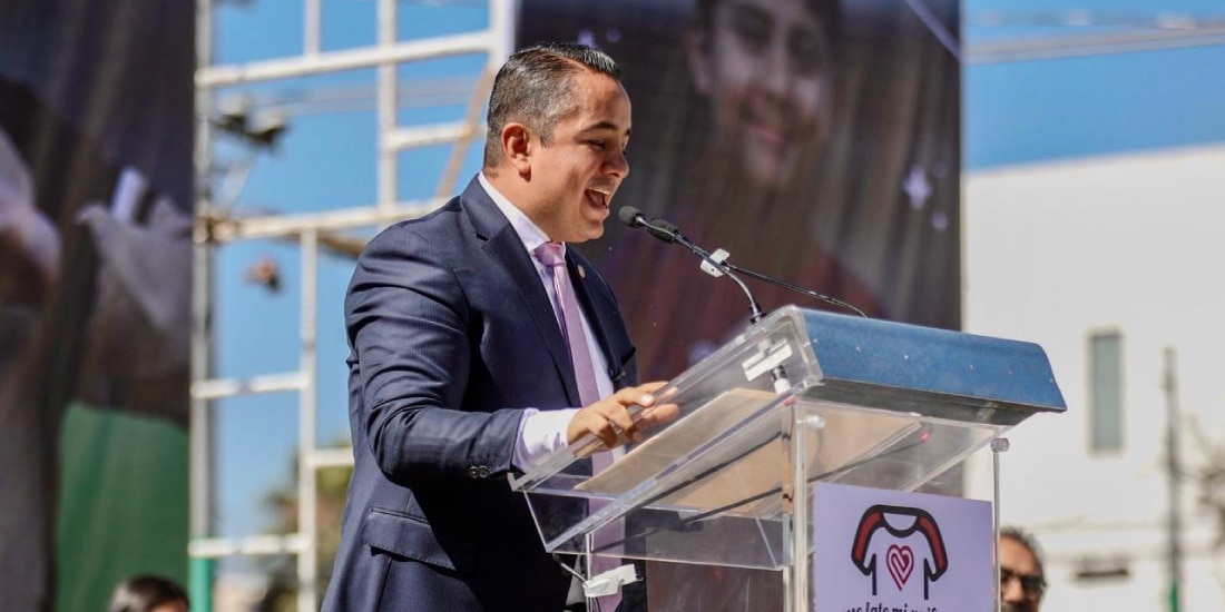 Con 130 mil uniformes escolares, Janecarlo Lozano marca músculo social en la Gustavo A. Madero.