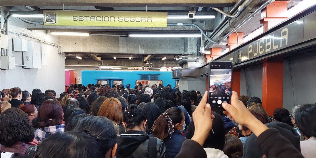Reportaron aglomeraciones también en la Línea 9, que corre de Tacubaya a Pantitlán.