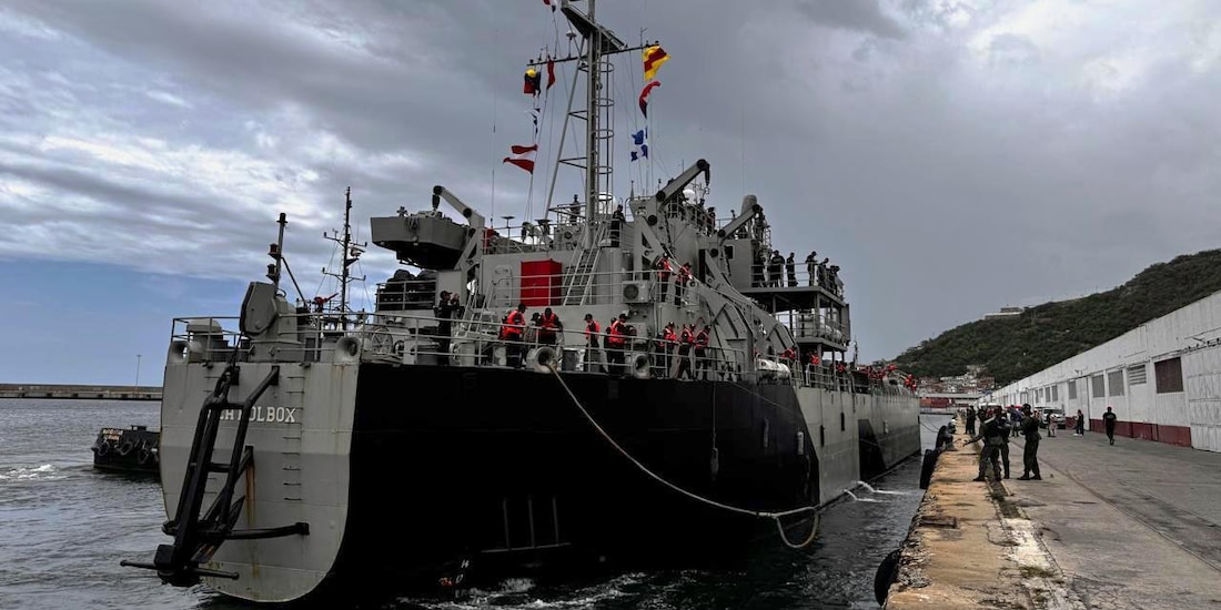 Los buques mexicanos llevaron 388 toneladas de ayuda al puerto de La Guaira.