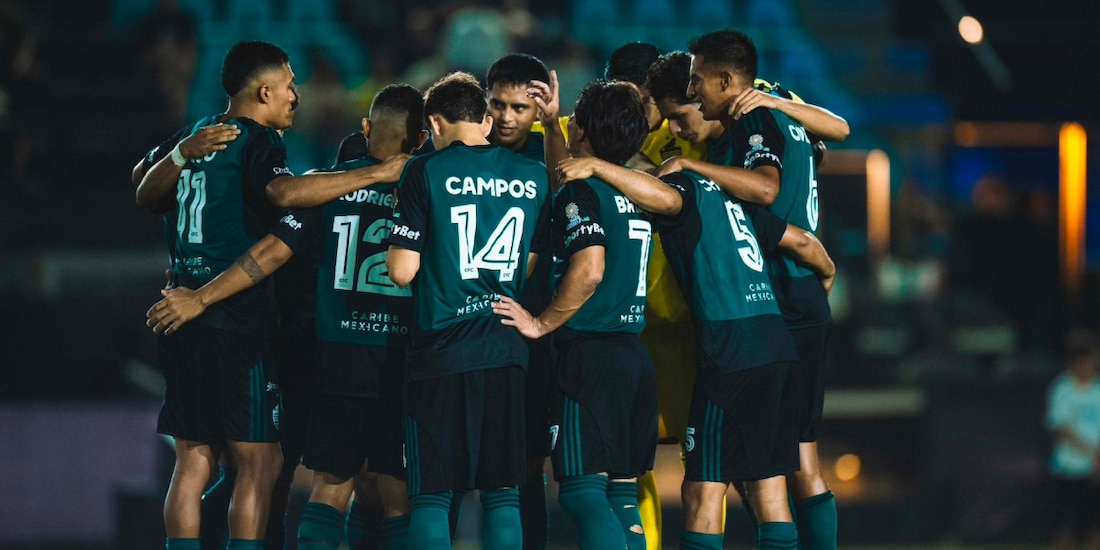 Jugadores del Cancún FC tras un partido en el Apertura 2026 de la Liga de Expansión.