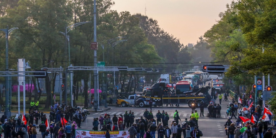 Miembros de la ANTAC y del Frente Nacional para el Rescate del Campo Mexicano durante bloqueos este 20 de mayo