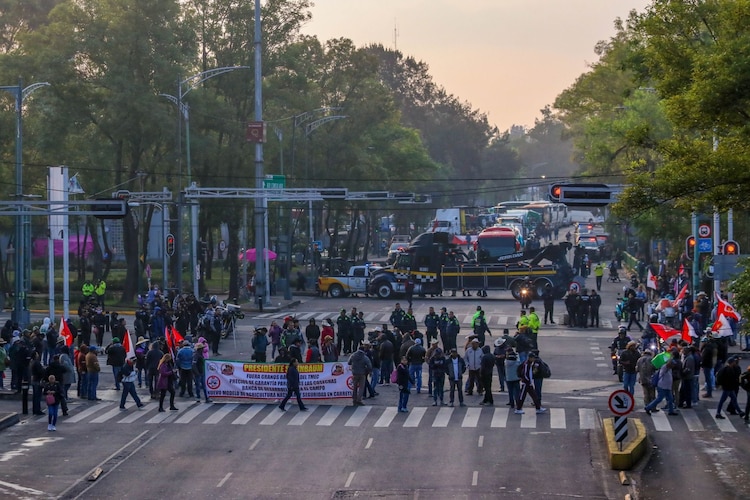 Miembros de la ANTAC y del Frente Nacional para el Rescate del Campo Mexicano durante bloqueos este 20 de mayo