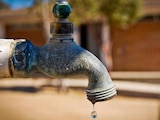 Suministro de agua.