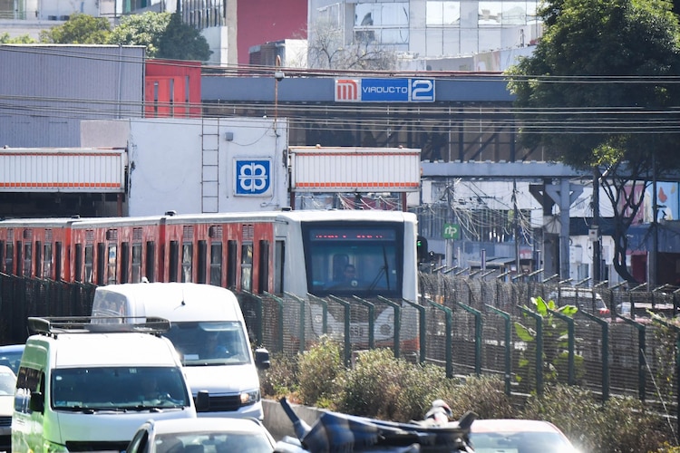 Un tren de la Línea 2 del Metro de la Ciudad de México, en una fotografía ilustrativa.